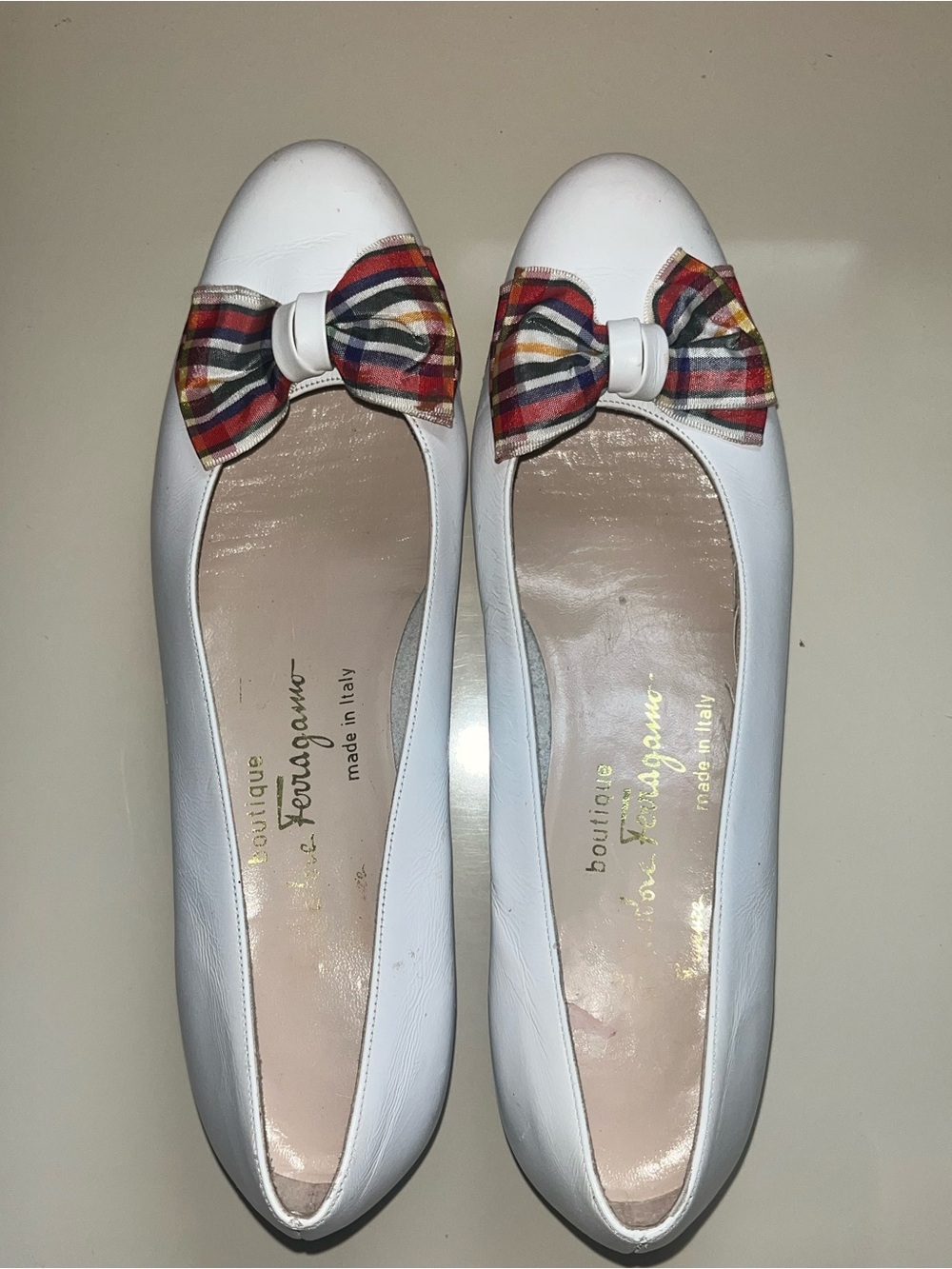 Salvatore Ferragamo White Leather Pumps with Multicolor Plaid Bow - Picture 2 of 3
